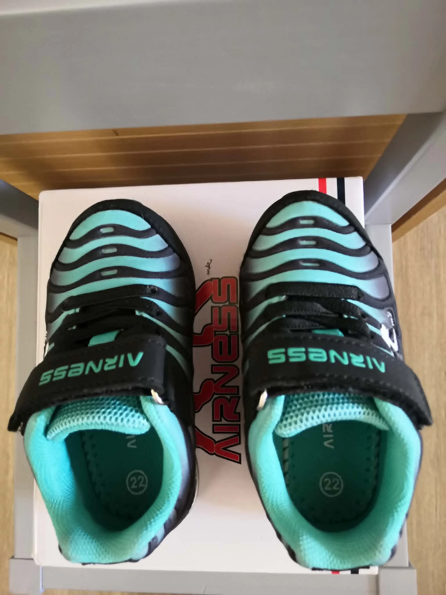 Baskets Scratch + Elastique Noir et Turquoise Pointure 22 Airness – photo 6